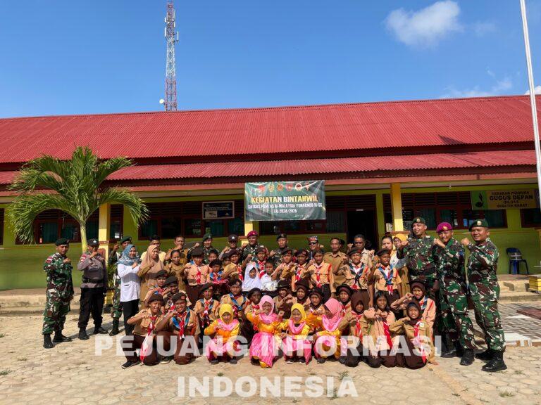 Satgas Pamtas Yonarmed 11 Kostrad Bagikan Alat Tulis di SD N 003 Sebatik Barat