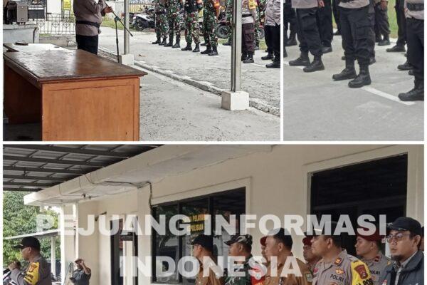 Kapolsek Pebayuran Pimpin Apel Gabungan Gelar Pasukan Pengecekan dan Pergeseran Personil PAM TPS