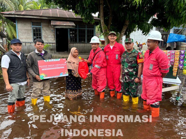 Sinergi Cepat Tanggap Darurat Banjir PT EMP Energi Gandewa dan KODIM 0321 – KORAMIL 02/TP Salurkan Bantuan 