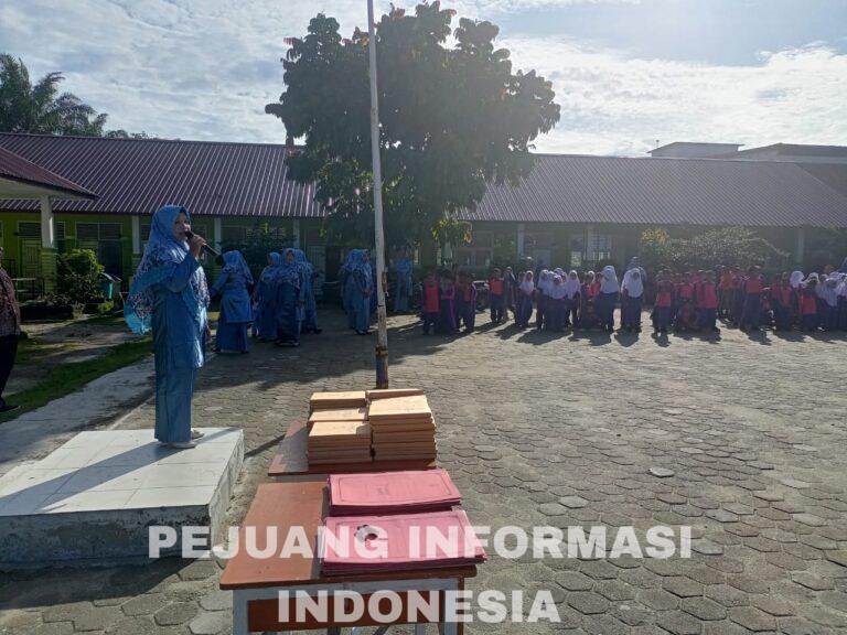 Pembagian Rapor dan Pembentukan Paguyuban Kelas di UPT SD Negeri 017 Bukit Kemuning