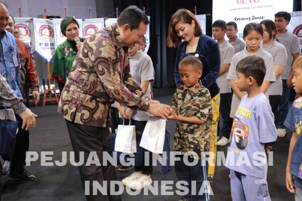Launching Gemas, Mantan Panglima TNI Laksamana Yudo Margono bersama Hasim Djojohadikusumo Serahkan Seragam Sekolah sampai Demonstrasi terbang Drone Berbahan Daur Ulang Sampah Plastik