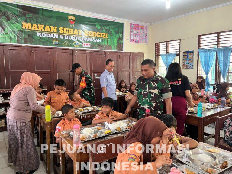 Pola Hidup Sehat untuk Anak, Kodam I/BB Gelar Makan Sehat Bergizi di SDN 065011 Medan Selayang