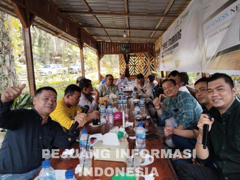 Coffee Morning PT. EMP Energi Gandewa Bersama Insan Media Tapung Hulu di Warung Ojo Lali Sumber Sari