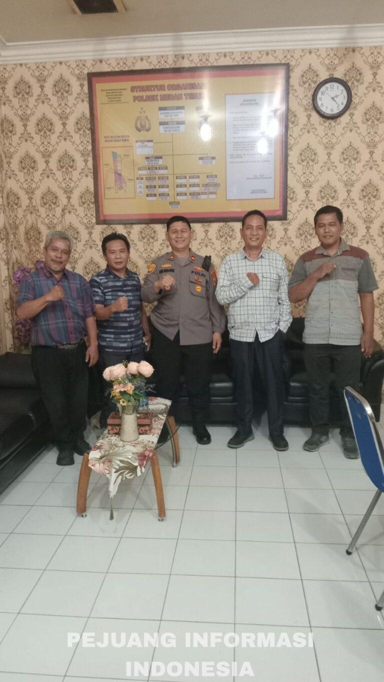 KUNJUNGAN SILAHTURAHMI DEKAN FAKULTAS HUKUM UNIVERSITAS HKBP NOMMENSEN MEDAN KE POLSEK MEDAN TIMUR.