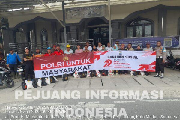 Kapolsek Medan Timur Dalam Rangka Hari Bhayangkara 1 Juli 2025 Memberikan Bansos Bantuan Sosial Memberikan Tali Asih ke Masyarakat.