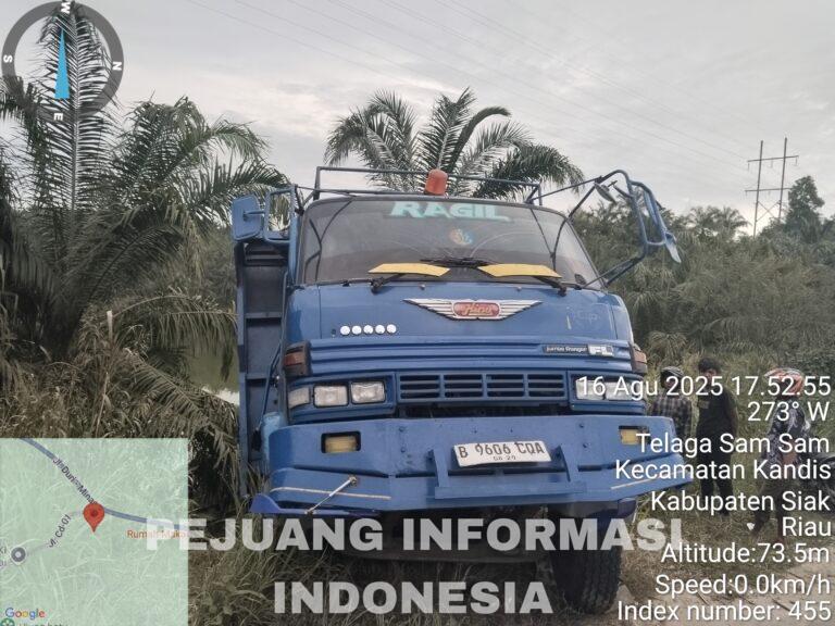 Truk Hino Bermuatan Besi Penutup Rebusan Sawit Masuk Jurang di Kandis, Tak Ada Korban Jiwa