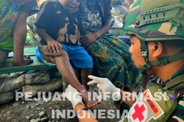 Senyuman Walesi Satgas Yonif 521/DY di Pos TNI Distrik Walesi